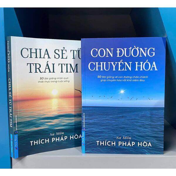 Sách 'Chia Sẻ Từ Trái Tim' và 'Con Đường Chuyển Hóa' của Thầy Thích Pháp Hòa, bìa sách nhìn từ phía trước.