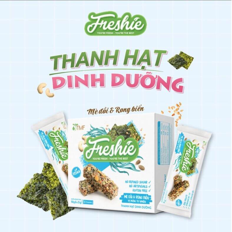 Thanh Hạt Dinh Dưỡng Freshie Mè Đồi & Rong Biển được làm từ thành phần tự nhiên như mè đồi, rong biển và mật dừa nước. Sản phẩm bổ sung dinh dưỡng nhanh chóng và tiện lợi, là bữa ăn xế hoàn hảo cho bạn và gia đình.