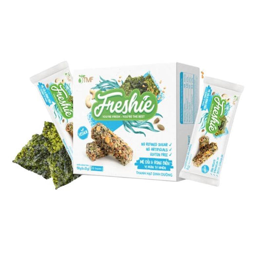 Thanh Hạt Dinh Dưỡng Freshie Mè Đồi & Rong Biển được làm từ thành phần tự nhiên như mè đồi, rong biển và mật dừa nước. Sản phẩm bổ sung dinh dưỡng nhanh chóng và tiện lợi, là bữa ăn xế hoàn hảo cho bạn và gia đình.